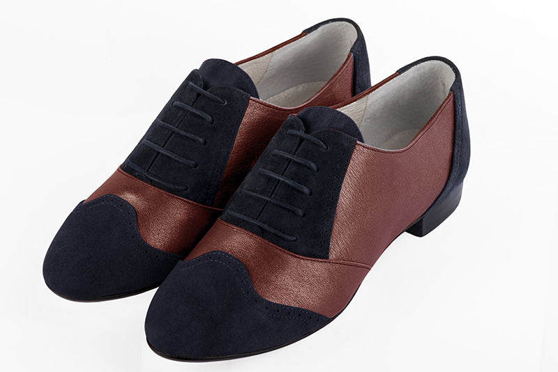 Navy blue and burgundy red women's fashion lace-up shoes. Round toe. Flat leather soles. Front view - Florence KOOIJMAN